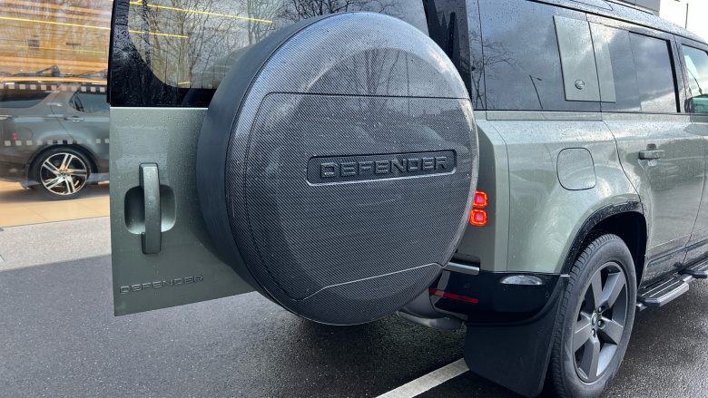 Land Rover Defender 3.0 D250 X-Dynamic HSE 110 5dr Auto Diesel Estate